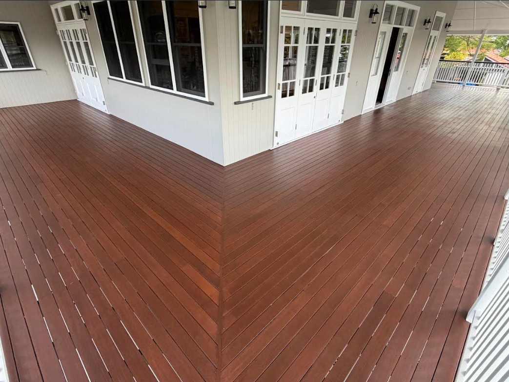 Timber entertaining deck in Brisbane after restoration and refinishing